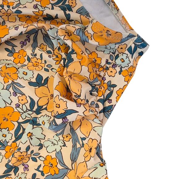 Cupshe one piece ruffle v neck floral swimsuit - Picture 4 of 7